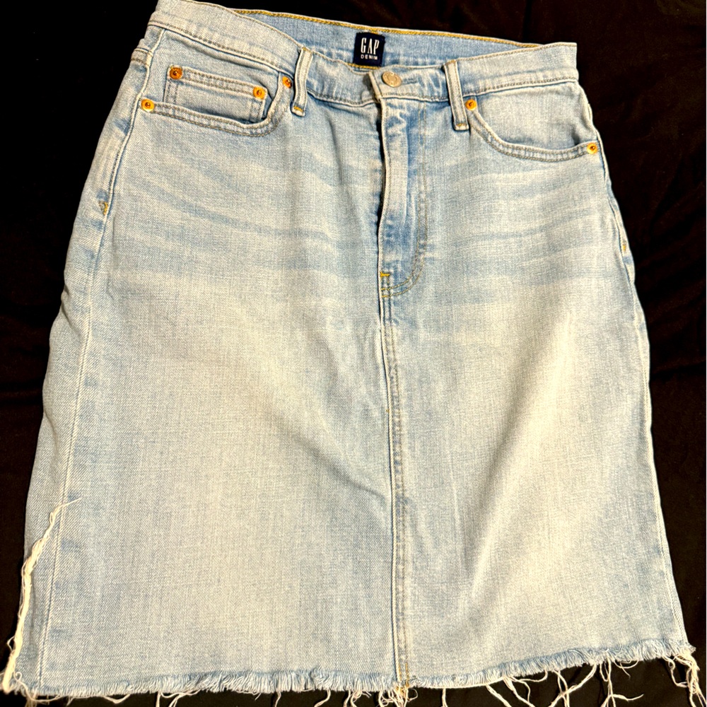 GAP Extra Faded Knee-Calf Length Denim Skirt with raw hem EUC size 27